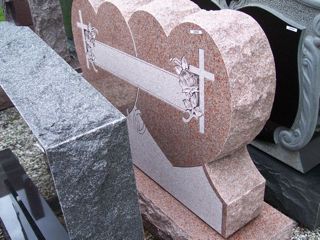 Two hearts monument in mountain rose granite with crosses